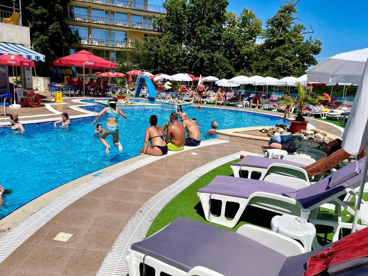 Bsa Holiday Park Hotel Golden Sands Bagian luar foto